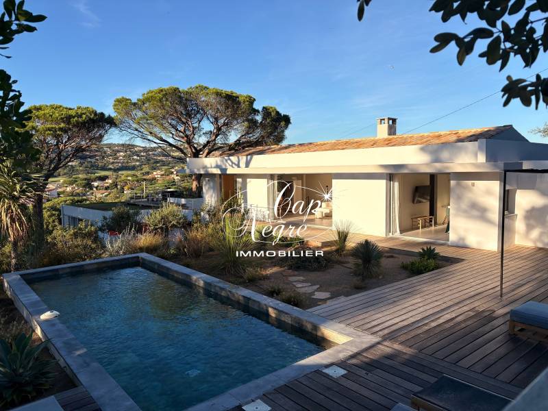 VILLA D'ARCHITECTE CONTEMPORAINE NEUVE VUE SUR LES COLLINES À VENDRE À SAINTE MAXIME - GOLFE DE SAINT TROPEZ