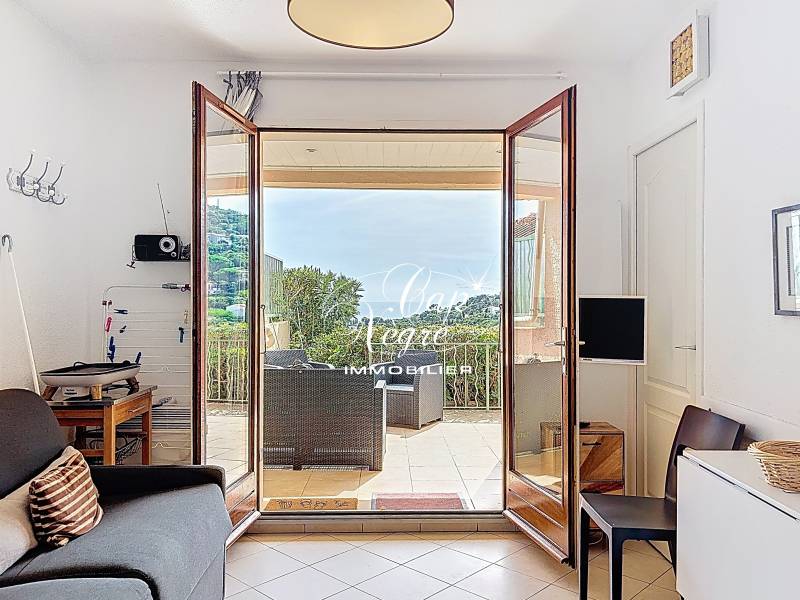 VENDU - BAS DE MAZET VUE MER T2 DE 24M² RÉNOVÉ À VENDRE DANS LES HAUTEURS DE CAVALAIRE
