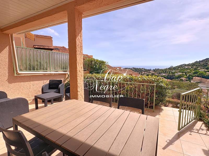 VENDU - BAS DE MAZET VUE MER T2 DE 24M² RÉNOVÉ À VENDRE DANS LES HAUTEURS DE CAVALAIRE