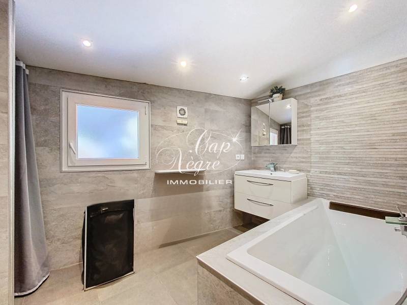 VENDU - VILLA AVEC PISCINE RAYOL-CANADEL